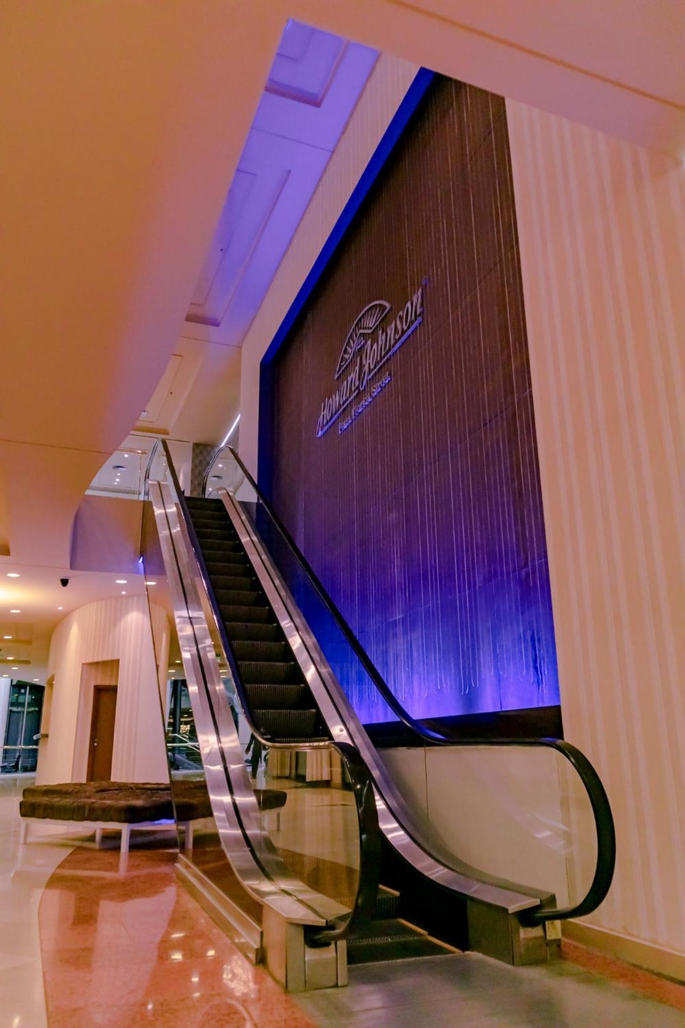 Howard Johnson Plaza By Wyndham Buenos Aires Florida Street Exterior photo